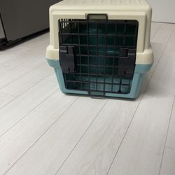 $25 Animal Carrier Hard Cover (Toy Size Up To 15lbs)