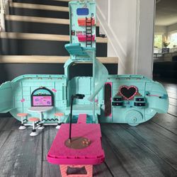L.O.L RV W/pool & Slide And Accessories 