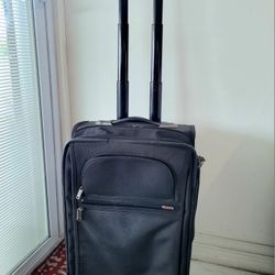 TUMI Alpha G4 Expandable 2 Wheeled ballistic Nylon Carry On 22020D4. Good Condition 