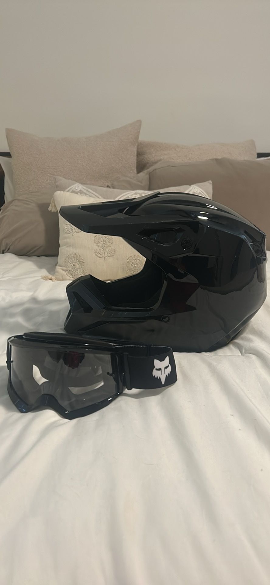 Fox V1 Helmet With Fox Goggles