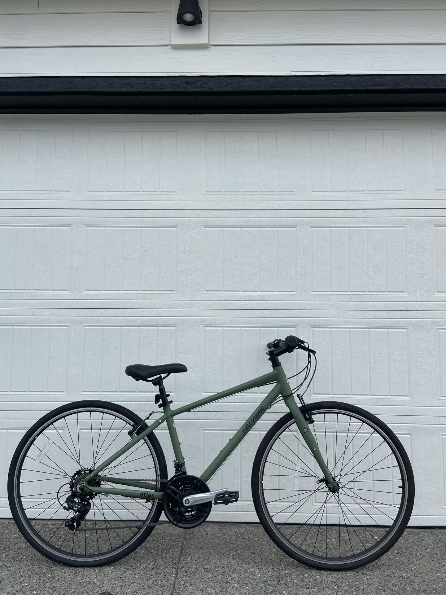 Retrospec Atlas Fitness Hybrid Bike – Small 16” Frame Bicycle Commuter