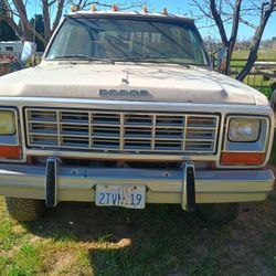 1984 Dodge Ram Wagon