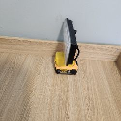 Baterias Dewalt De 8AMP Y Luz Led 