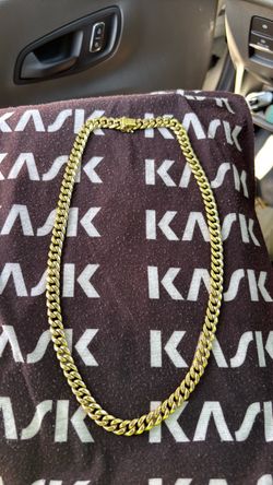 50 grams shinny gold 22in 10k