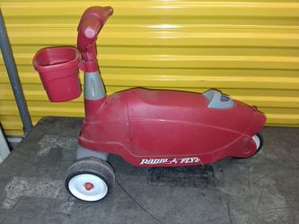 Radio flyer sit scooter