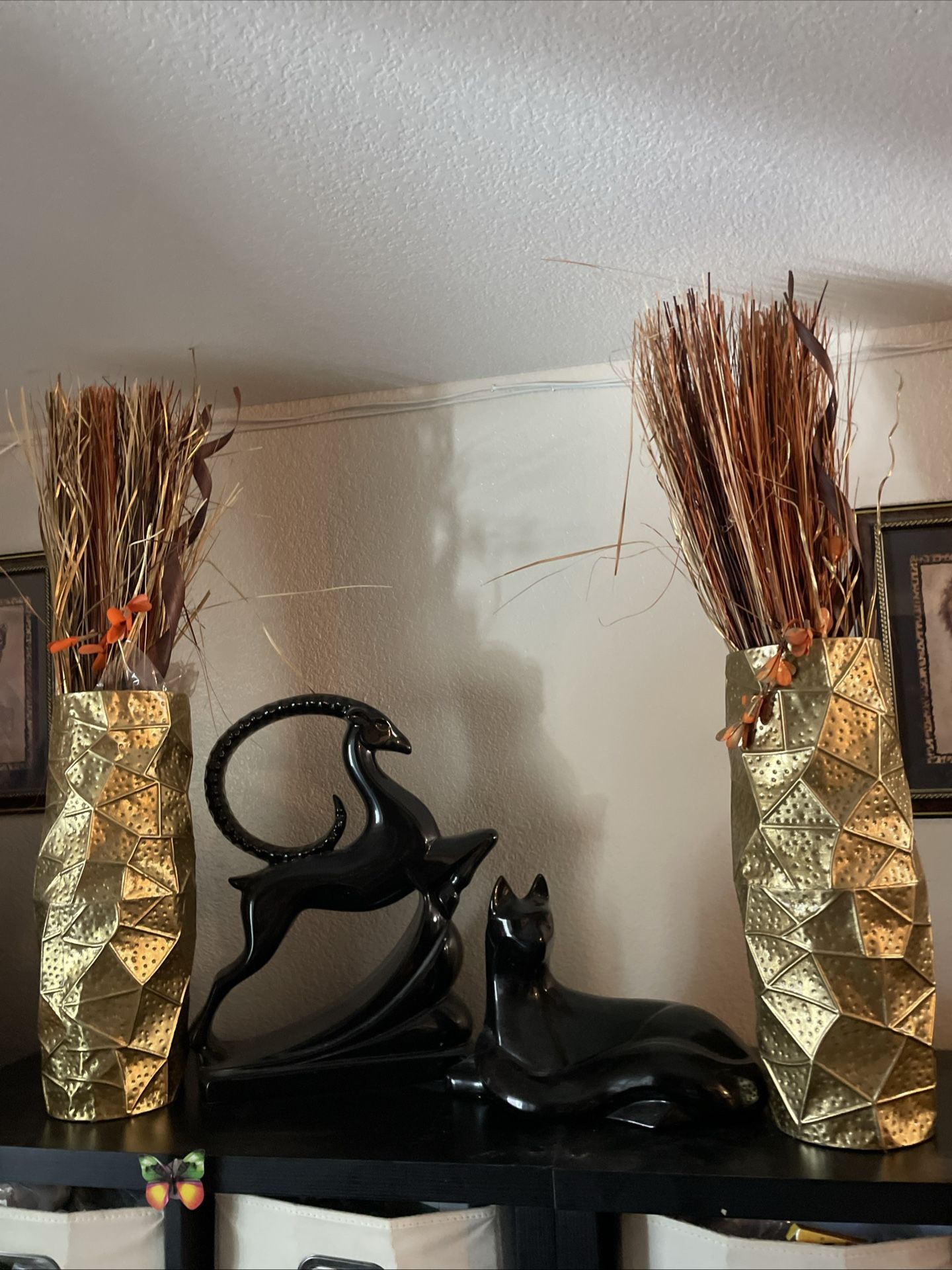 Black And Gold Set 2 Animals And 2 Gold Color Flower Holders