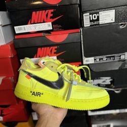 Nike Air Force 1 Low Off White Volt size 10 Close To VNDS