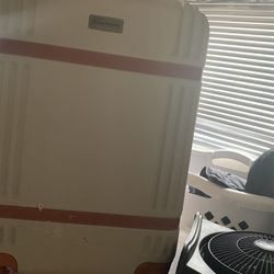 Suitcase made by Tommy Bahama