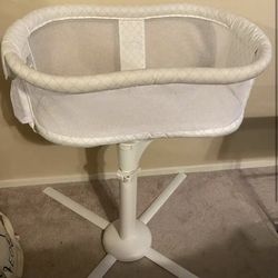 White baby bassinet