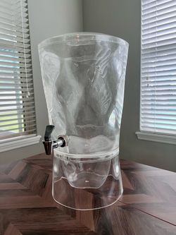 Acrylic Beverage Dispenser with Ice Chamber