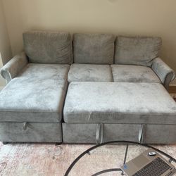 Gray Sectional. Like New! 