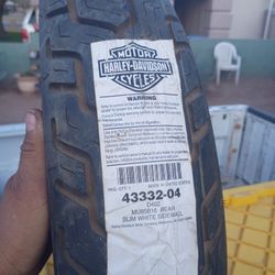 Dunlop Harley-Davidson D402 Rear Motorcycle Tire MU85B-16 (77H) Slim White Wall