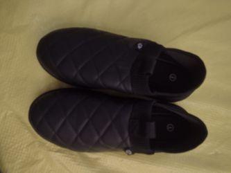 Man 👞 SHOES 👟 SIZE 9. LIKE 🆕. $5