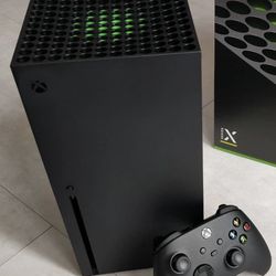 Xbox Series X With Gaming Monitor 