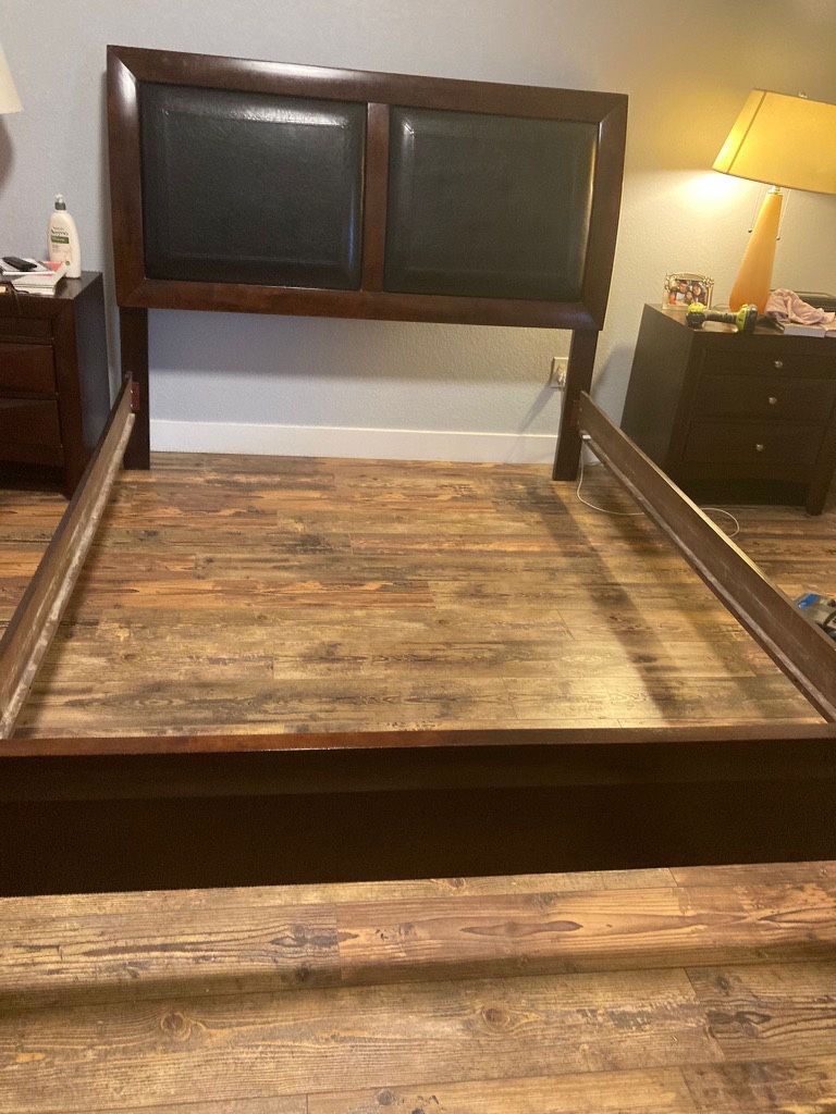 Ashley Furniture Bedroom Set! Queen Size