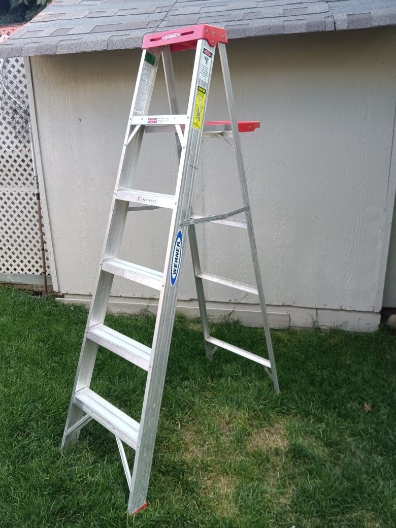 Werner 200LB Weight Ladder 6 Foot Tall