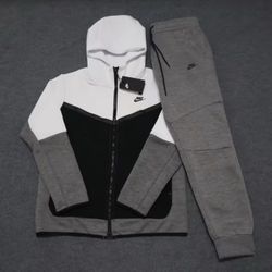 Nike Tech Sweat Fleece Outfit