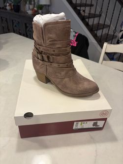 SO Brand Ankle Boots Size 8.5 Sand