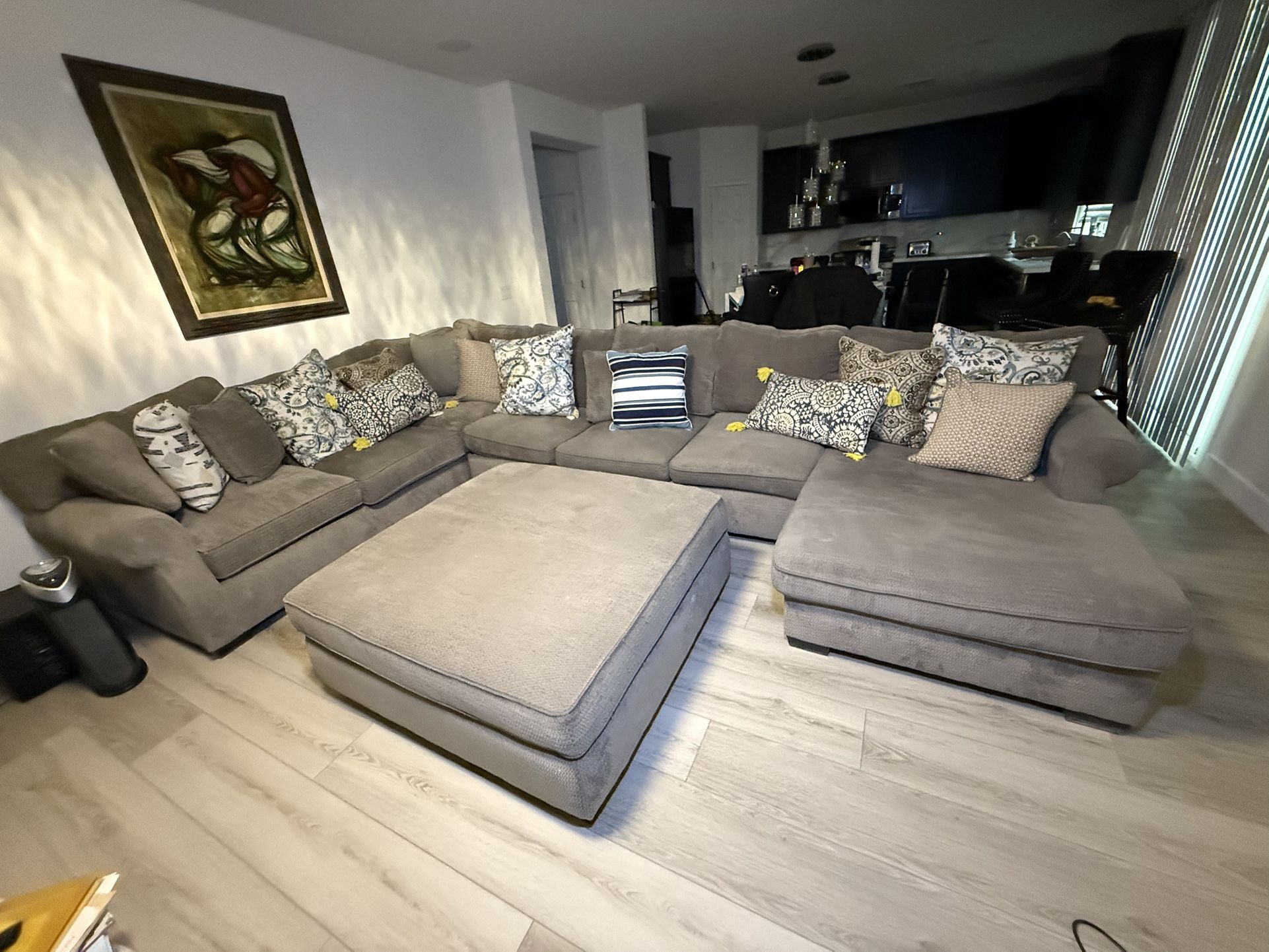Full Couch Sectional Set W/ Pillows