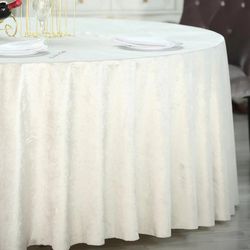 Rent only- Ivory velvet round tablecloth/ table covers. $9.99