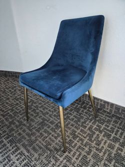 Dining room chairs (set of 4)