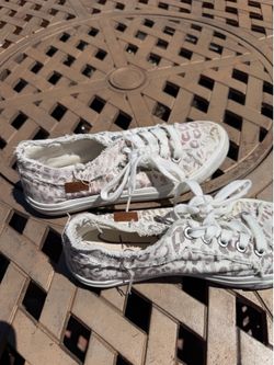 Blowfish Malibu Women’s Sneakers – Size 7.5