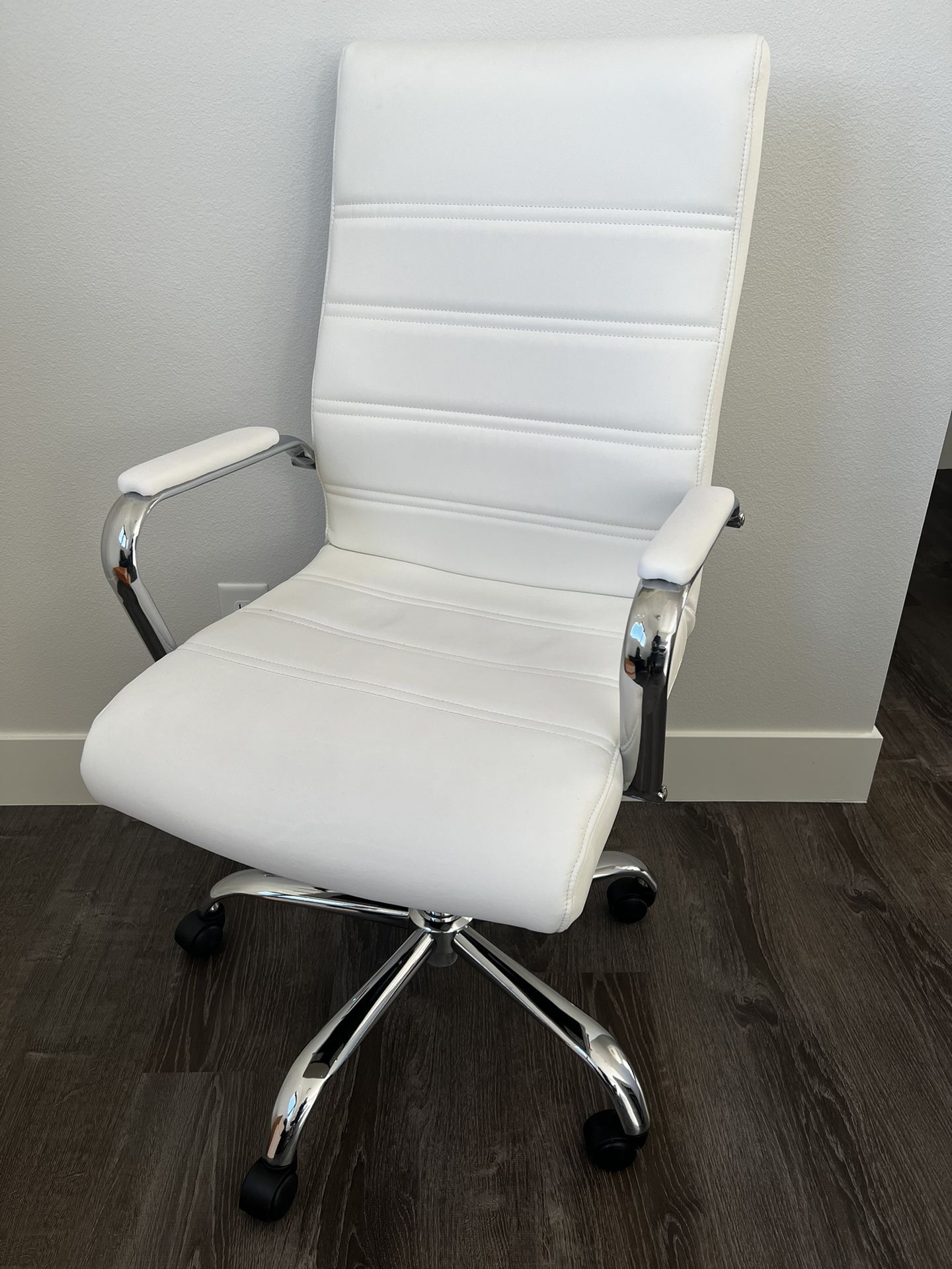 White Leather Office Swivel Chair W/Tilt Mechanism 