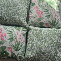 Outdoor Pillows 18 x 18  - 4 NEW