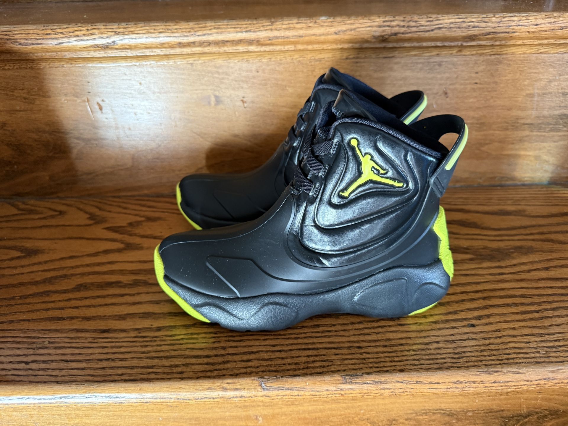 Jordan Snow Boots!! Boys Size 2, Waterproof And Slip On!