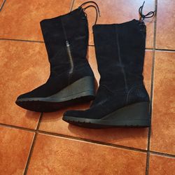 UGG BLACK LEATHER BOOTS