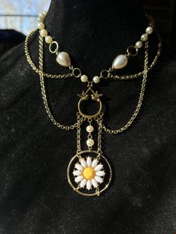 Handmade Layered Daisy Pendant Necklace