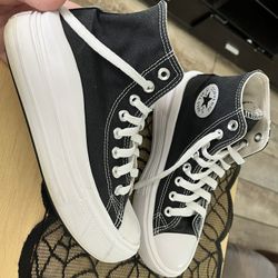 Converse Chuck Taylor All Star - Women’s size 6