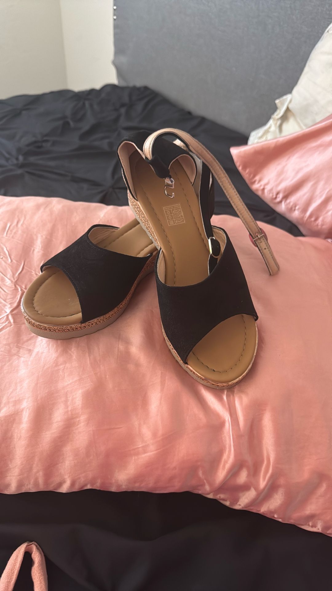 Black Wedges