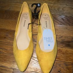 New Yellow Pointed Memory Foam Flats Size 6 