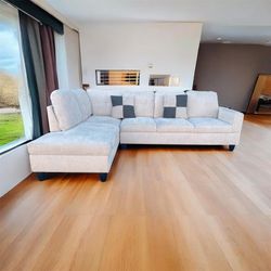 FREE DELIVERY! Beautiful Sectional Sofa