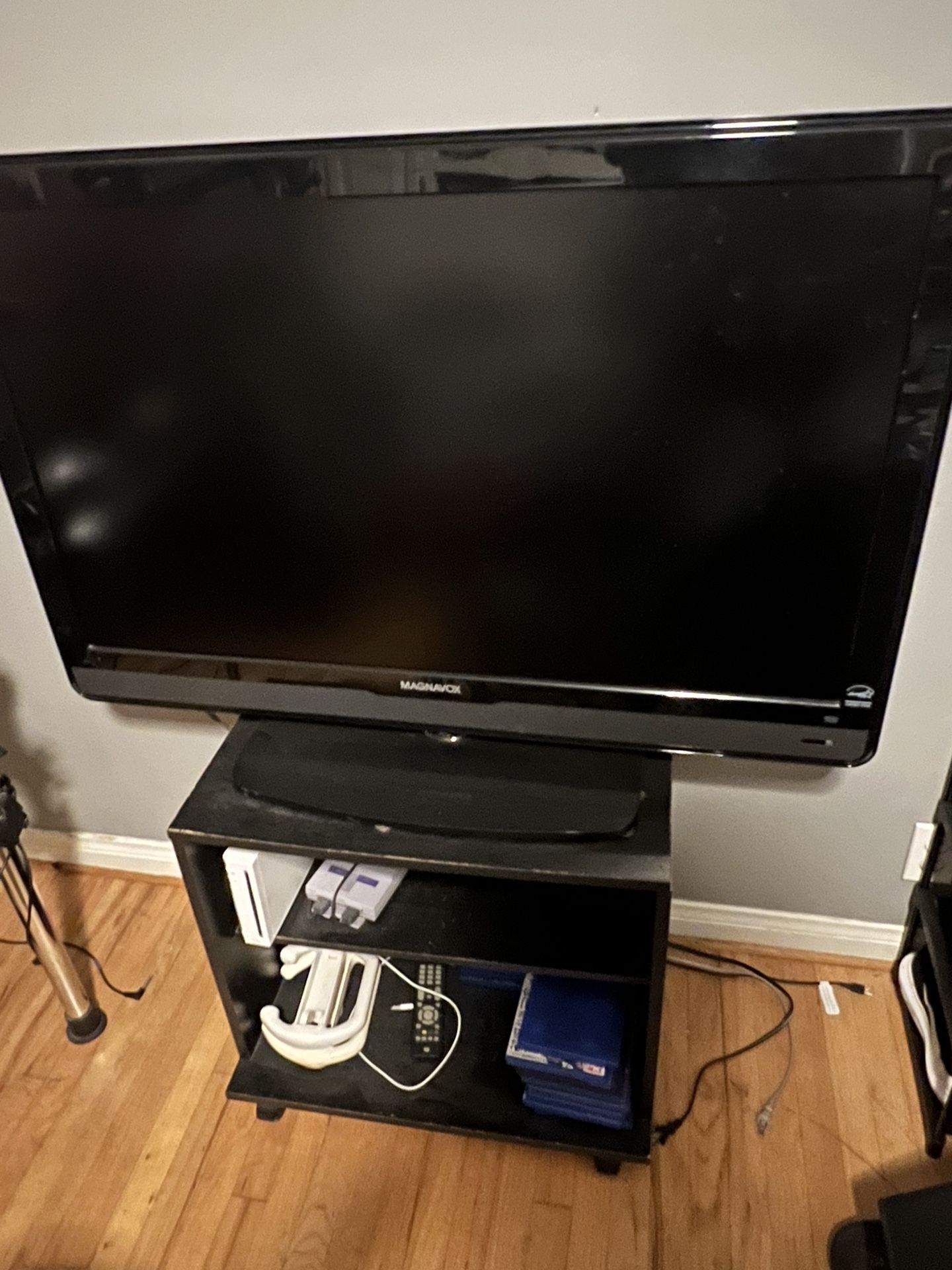 Magnovox Tv And Stand