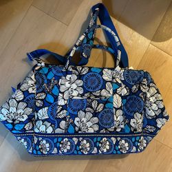 VERA BRADLEY Iconic Medium Travel Duffel Weekender Bag - “Blue Paisley