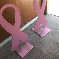 Pink ribbon Stands heavyweights