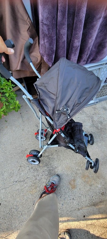 Baby Stroller Like New Light And Easy Set Up Very Clean
