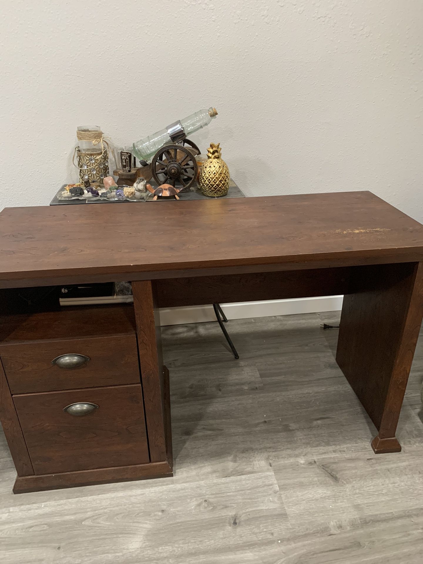 Desk brown