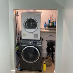 Bosh Electric Dryer And GE Washer Combo For Sale 