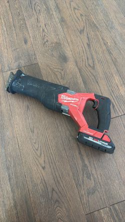 Milwaukee fuel sawzall with battery 3.0