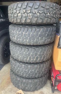16” Pro Comp Extreme Wheels + 5 BFGoodrich Mud-Terrain Tires