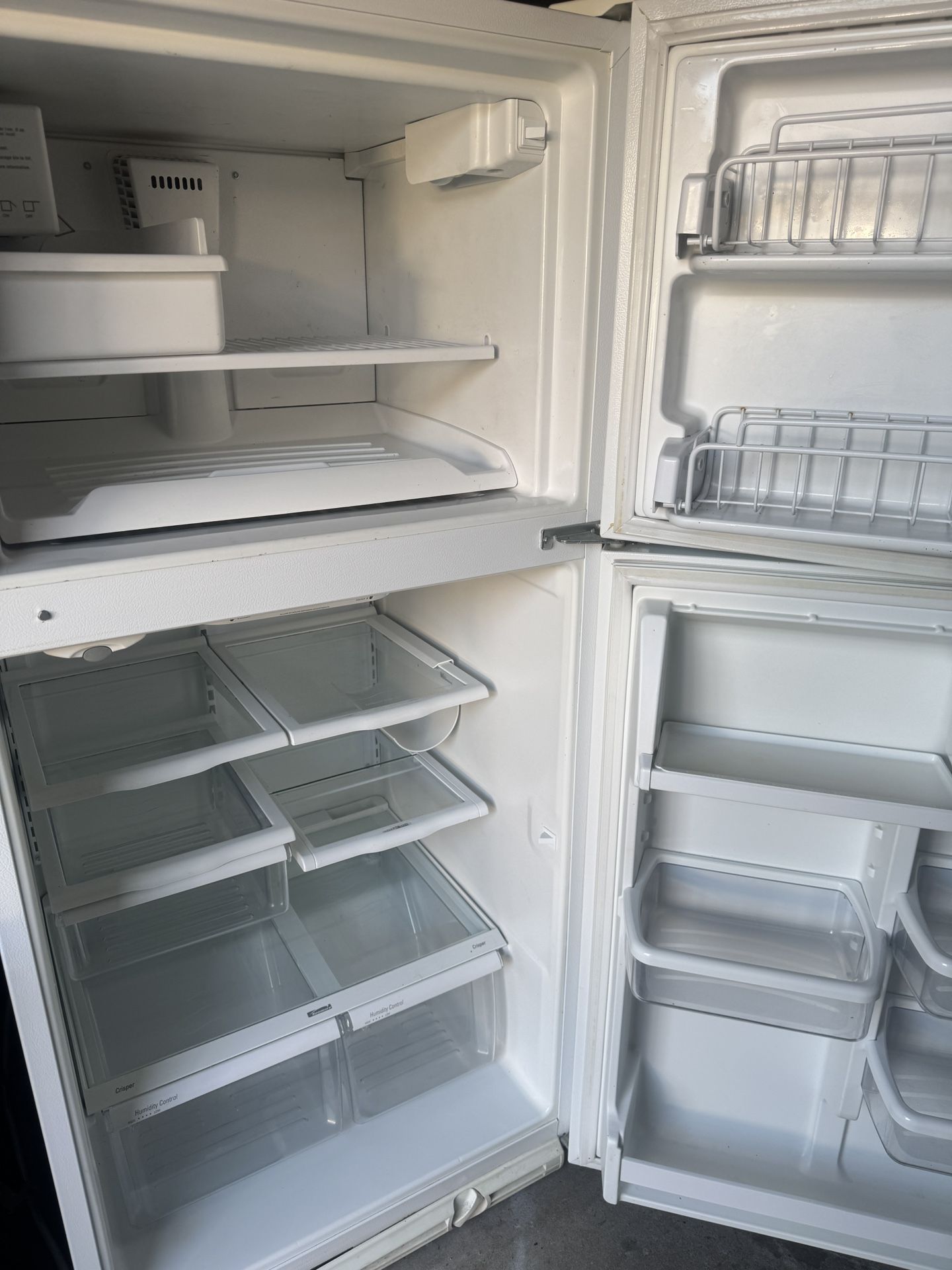EXTRA CLEAN APARTMENTS SIZE REFRIGERATOR