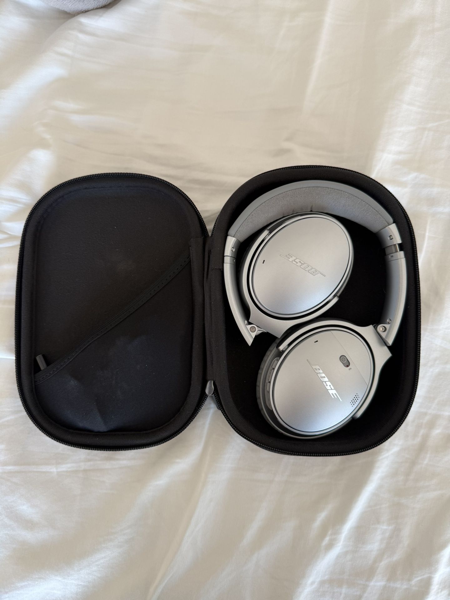 Bose QuietComfort 35 II – Silver – Great Condition + Extras