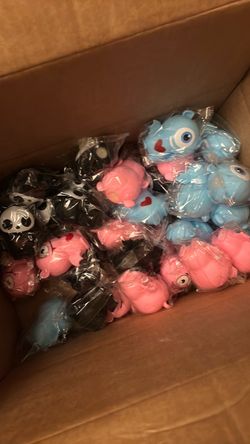 BOX OF CREAM FILLED SQUISHY