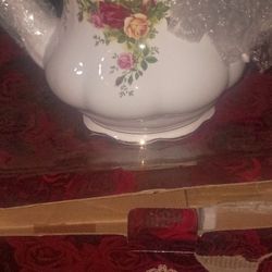 Tea Pot Set Royal Albert Old Country Rose ( Discontinued)