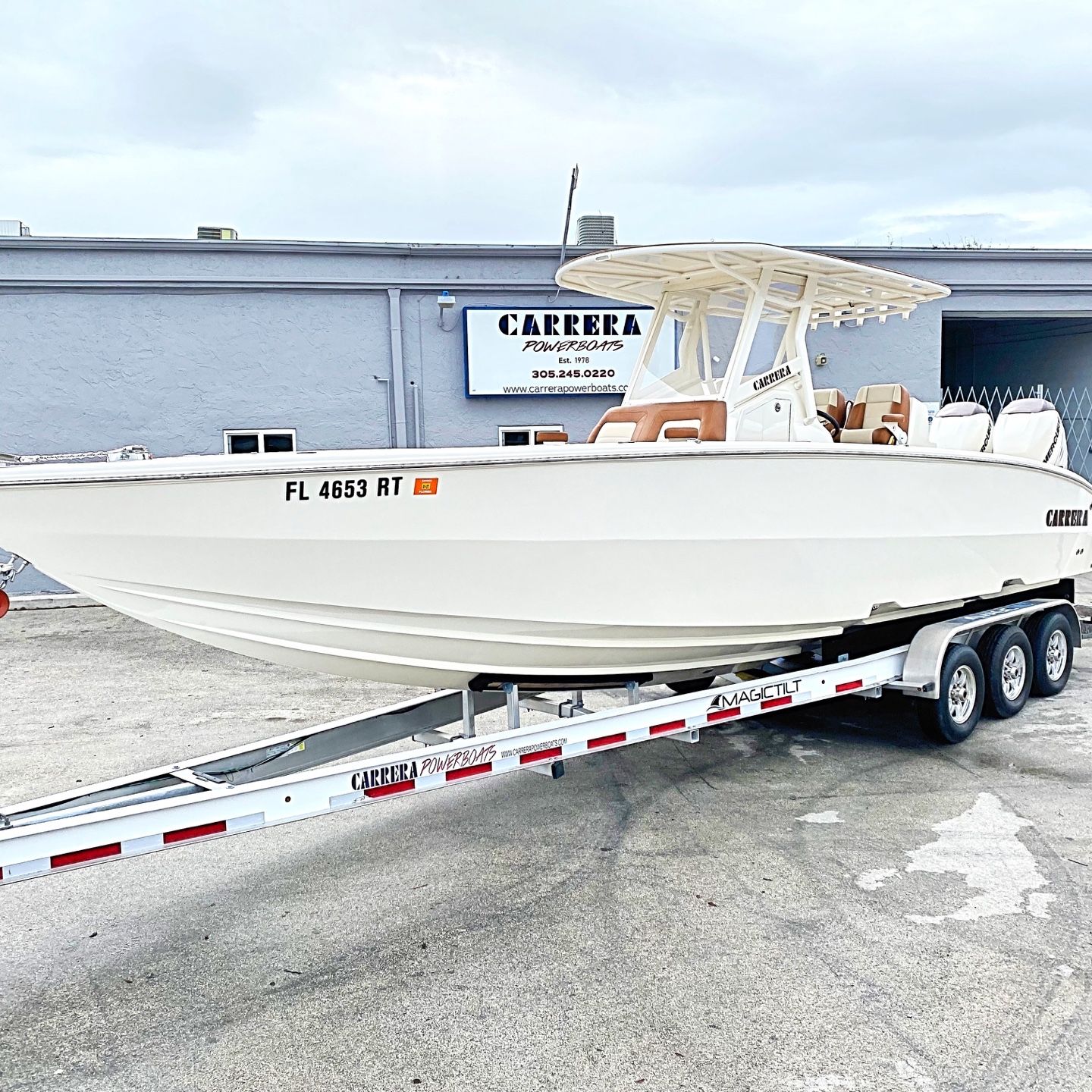 2018 Carrera Powerboat 320CC Classic