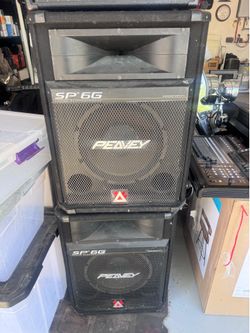 2 Peavey SP 6G passive loudspeakers