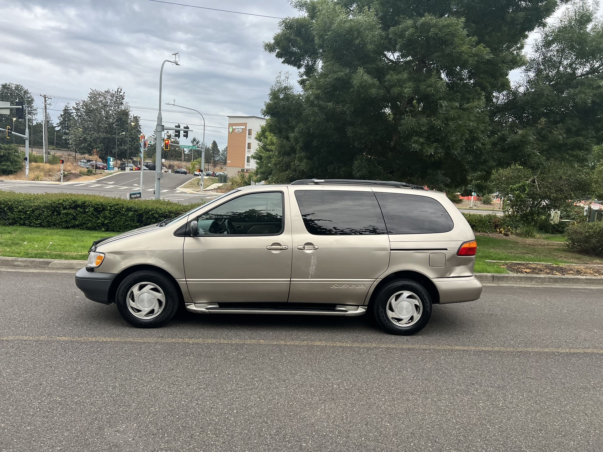 2000 Toyota Sienna for Sale in Lakewood, WA - OfferUp